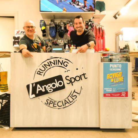 Angolo Sport insegna bancone